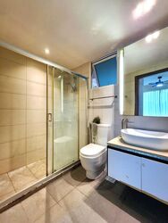1 Canberra (D27), Condominium #581402741